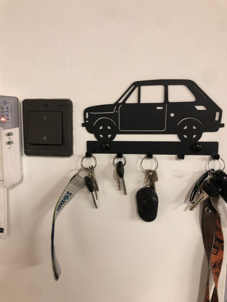 Metalowy wieszak ścienny na klucze Fiat 126p
