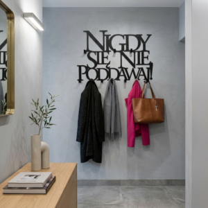 Metalowy Wieszak na ubrania Nigdy się nie poddawaj