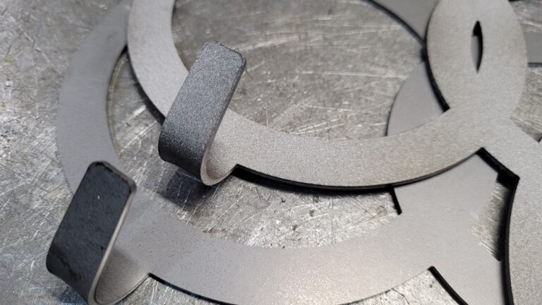 Jak powstają metalowe dekoracje