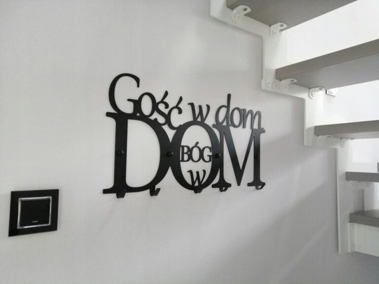 Zalety metalowych dekoracji ściennych wycinanych laserem