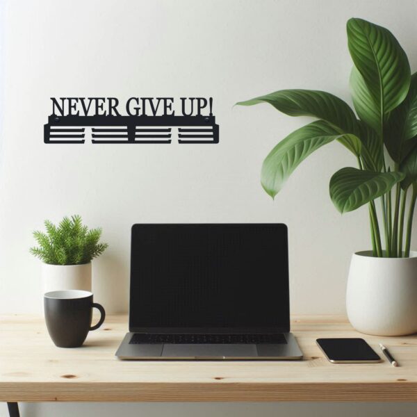 Nowoczesny Wieszak na ścianę na medale Never give up