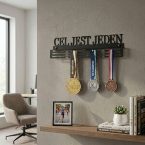 Motywacyjny wieszak ścienny na medale cel jest jeden