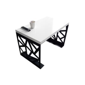 Metalowy stolik kawowy do salonu