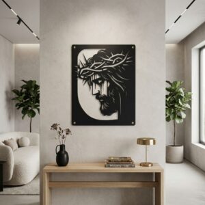 Czarny, metalowy obraz z wizerunkiem Jezusa wiszący na jasnej ścianie w nowoczesnym, jasnym salonie