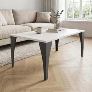 Nowoczesna ława salonowa loft nogi metalowe Boston 40cm Podłużny prostokątny biały stolik kawowy osadzony na czterech czarnych metalowych nogach Boston o wysokości 40 cm w jasnym pokoju.