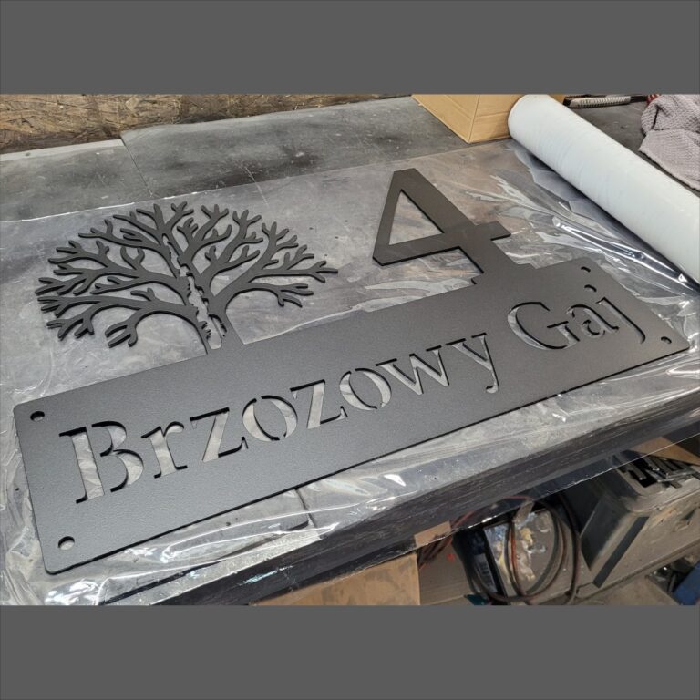 Inspiracje z natury: Czarna tabliczka adresowa „Brzozowy Gaj 4”